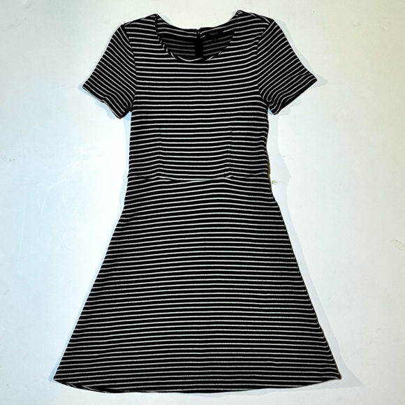 Madewell Gallerist Black & White Striped Knit Dress M - Picture 6 of 13